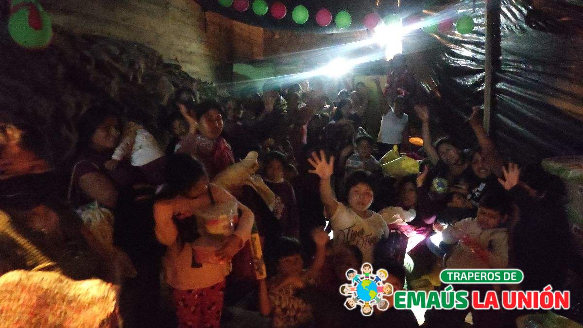 ¡Juguetes Usados de Punta Negra que Hacen Sonreír! Dona y Ayuda